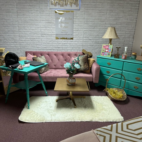 Meet your Posher, Danielle - Picture 7 of 13